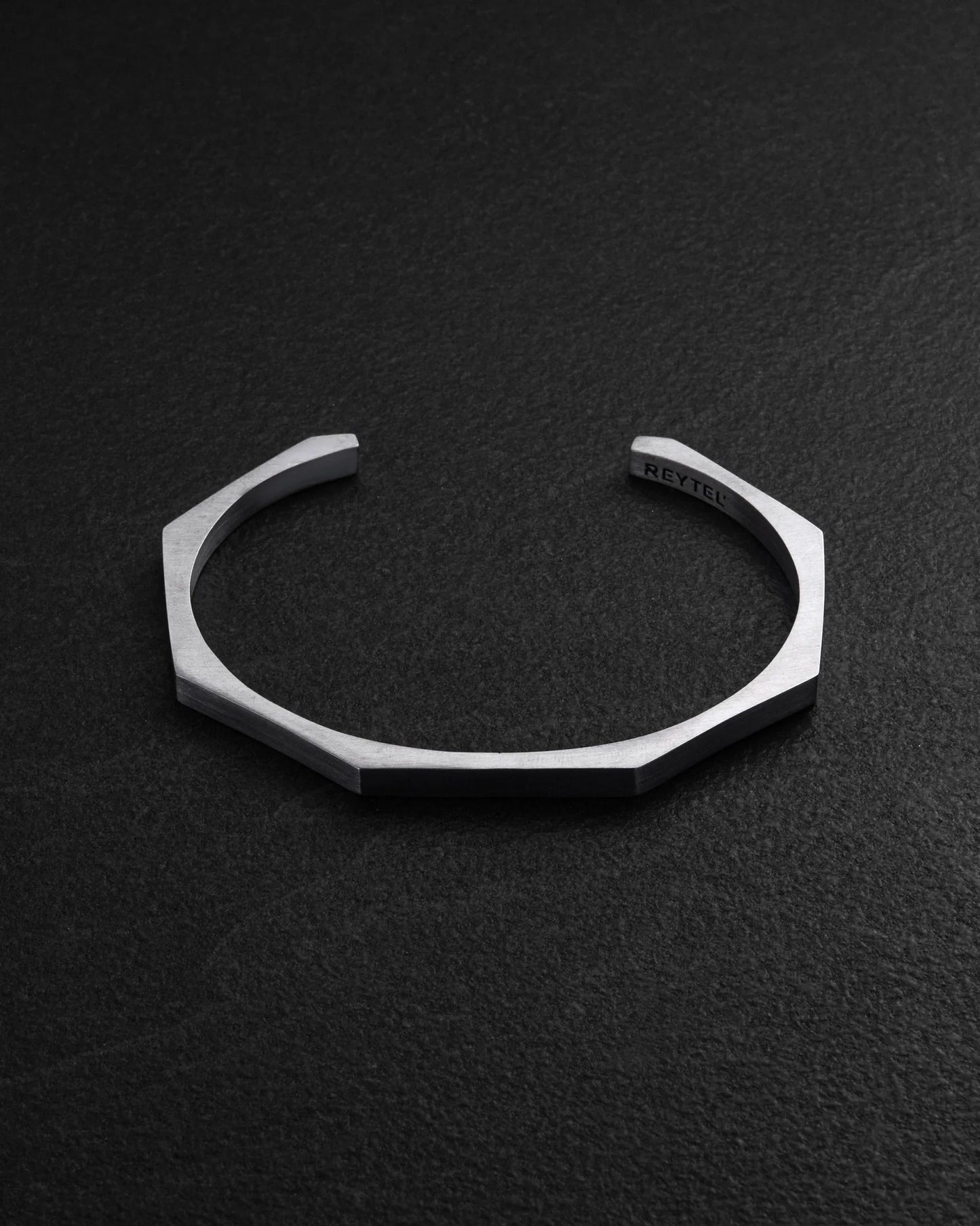 "HEXION STEEL CUFF"